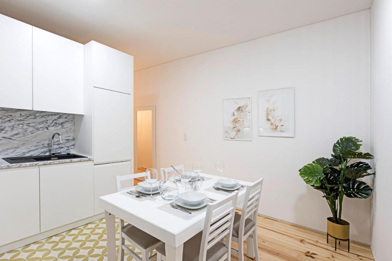 Loios 1Br Flat Downtown By Lovelystay Porto Buitenkant foto